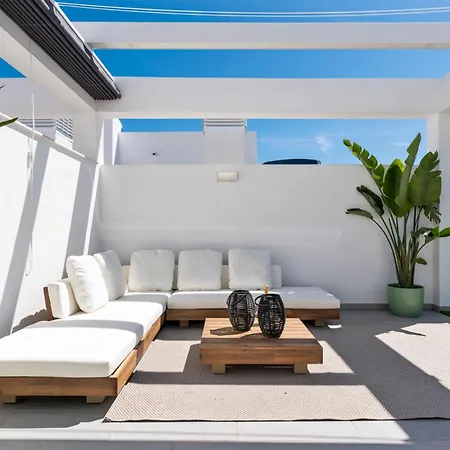 High-end Rooftop Penthouse Near & Apartment