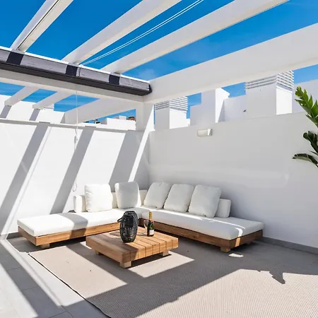 Daire High-end Rooftop Penthouse Near & Estepona