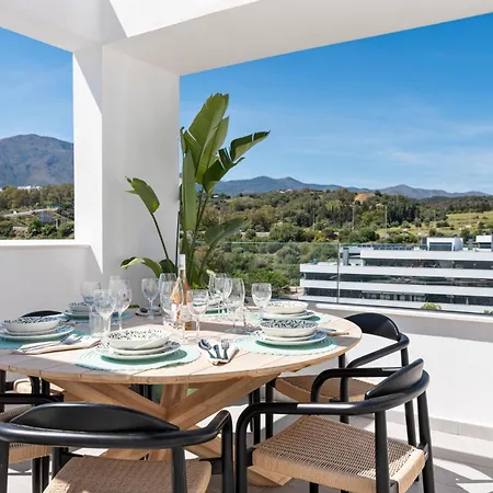 High-end Rooftop Penthouse Near & Apartment *