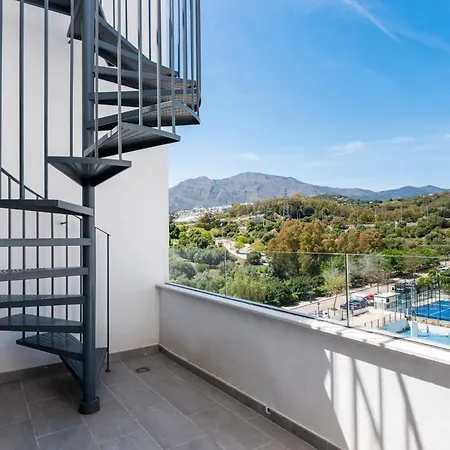High-end Rooftop Penthouse Near & Apartment *