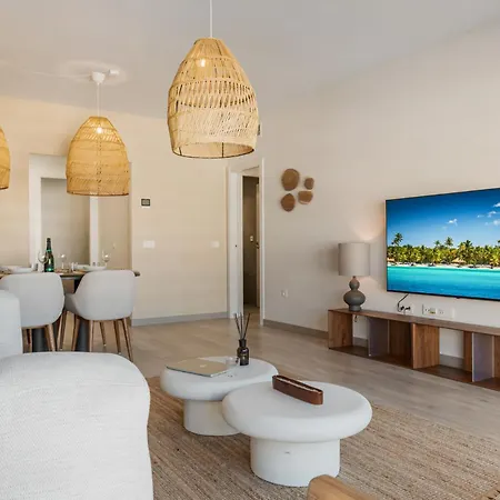 High-end Rooftop Penthouse Near & Apartment *